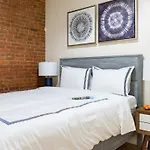 428-4R Prime Midtown Large 2 Bedroom Newly Furnished