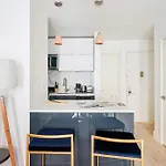 1597-2 Luxury Upper East Side Studio W&D