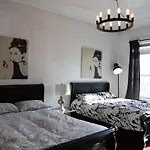 Extended Stay Nyc Apartment, 5 Minute To Times Square By Subway