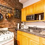 Spacious Apt Close To 9Th Avenue