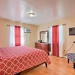 Cute Jamaica Apt. W/ Patio+Grill - 19 Mi. To Nyc!