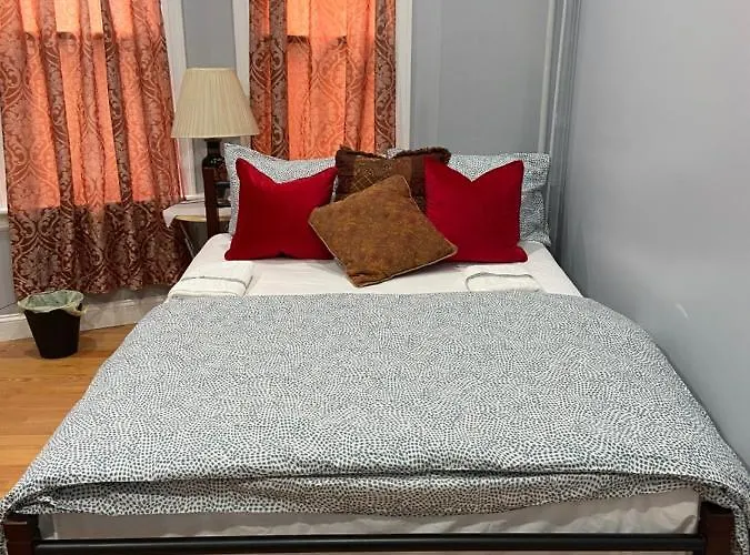 A Spacious Room In Queens