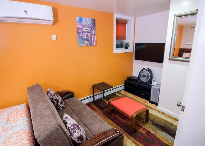 Elegant 2 Bedroom Suite W Modern Amenities