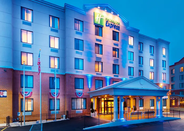Holiday Inn Express Staten Island West