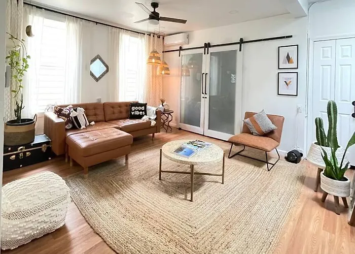 Derive Stays - Affordable Brooklyn Apt. W/ Balcony