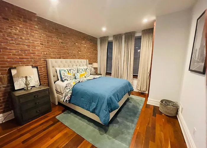 Historic Brownstone - Newly Renovated Brownstone On Historic Street With Outdoor Space