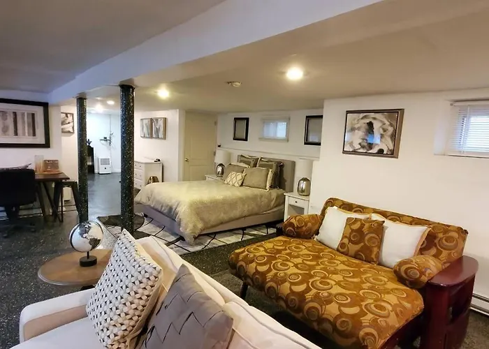 Cozy Studio; Lower Level Unit