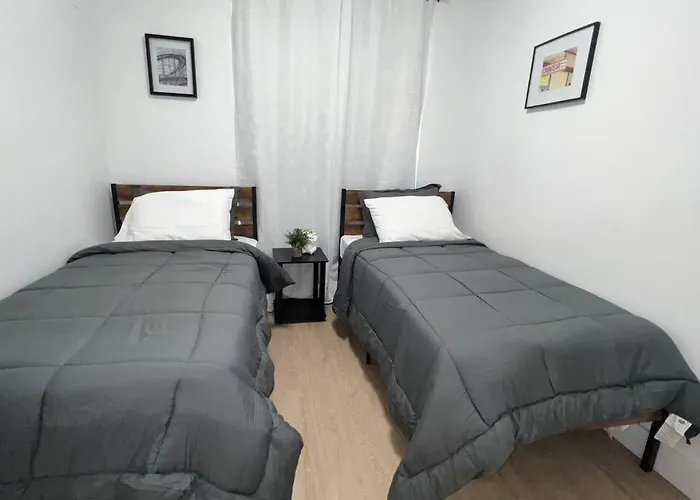 Modern 2 Bedroom Apt W Pool Table In Heart Of Bklyn