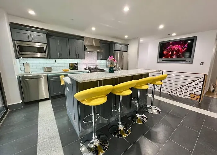 The Caez, A Modern Brooklyn Townhome With Waterfall