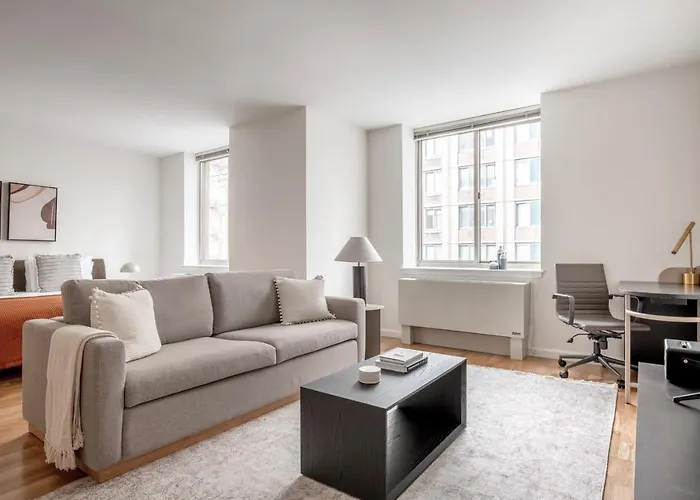 Ues Studio W Elevator Doorman Nr Central Park Nyc-1038
