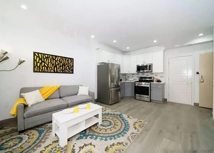 Cozy Modern Brooklyn Apartment W/ Balcony