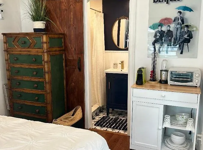 Adorable 1 Bedroom Cottage