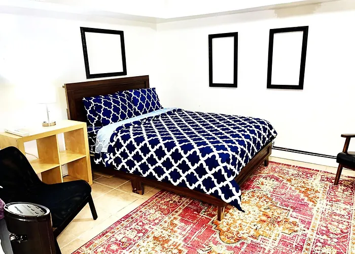 2 Bedrooms Lr Kit Bath And Backyard 2 Stops To Manhattan