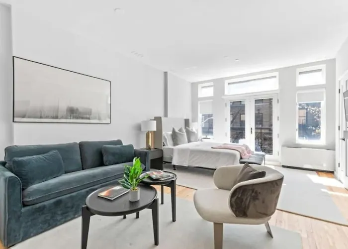 Luxe Studio W Juliet Balcony In Upper East