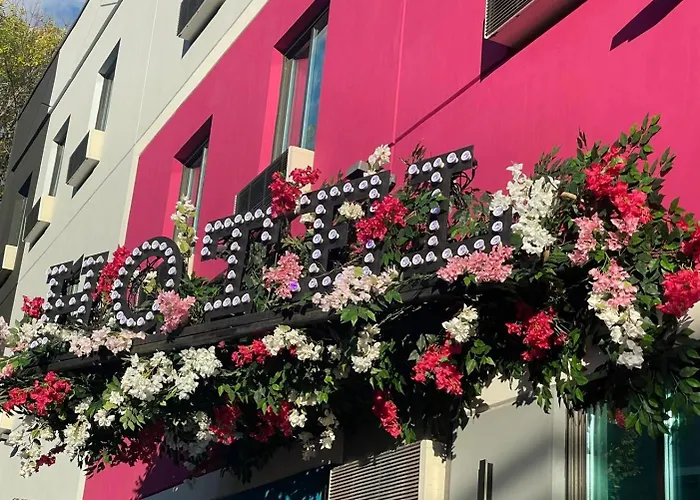 Hotel Opus Bronx Near Bay Plaza Mall