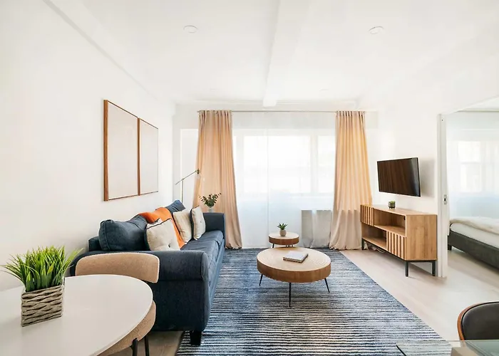 809-2A Gorgeous 1Br New W D Modern Best Location