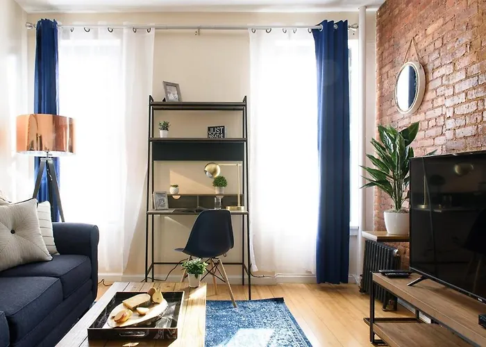 428-4R Prime Midtown Large 2 Bedroom Newly Furnished