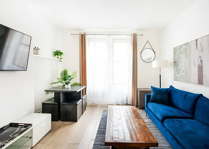 428-2W Newly Furnished Prime Location 2Br Sleeps 5