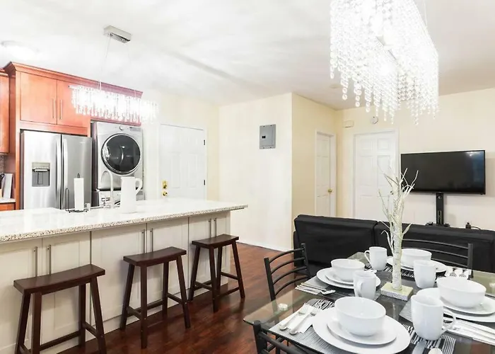 Brooklyn 3 Bedroom 1 Bathroom 8 Minutes To Subway 30 Minutes To Manhattan