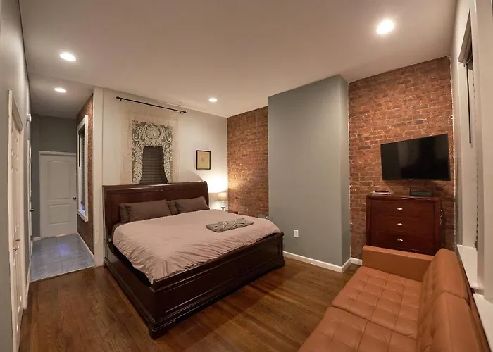 Dom-Nyc Hide-A-Way