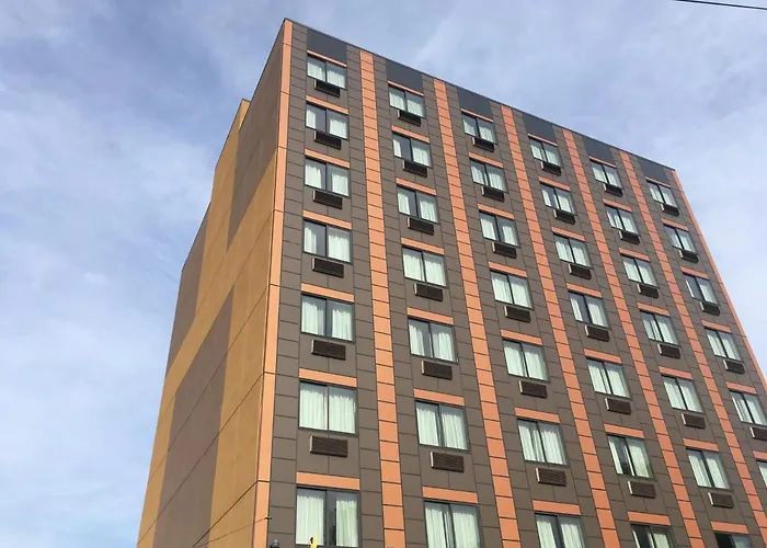 Lotus Blu Inn & Suites