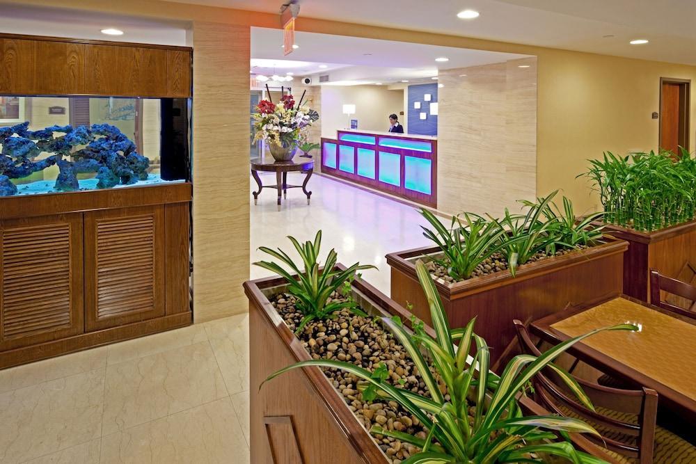 Holiday Express Maspeth By Ihg New York