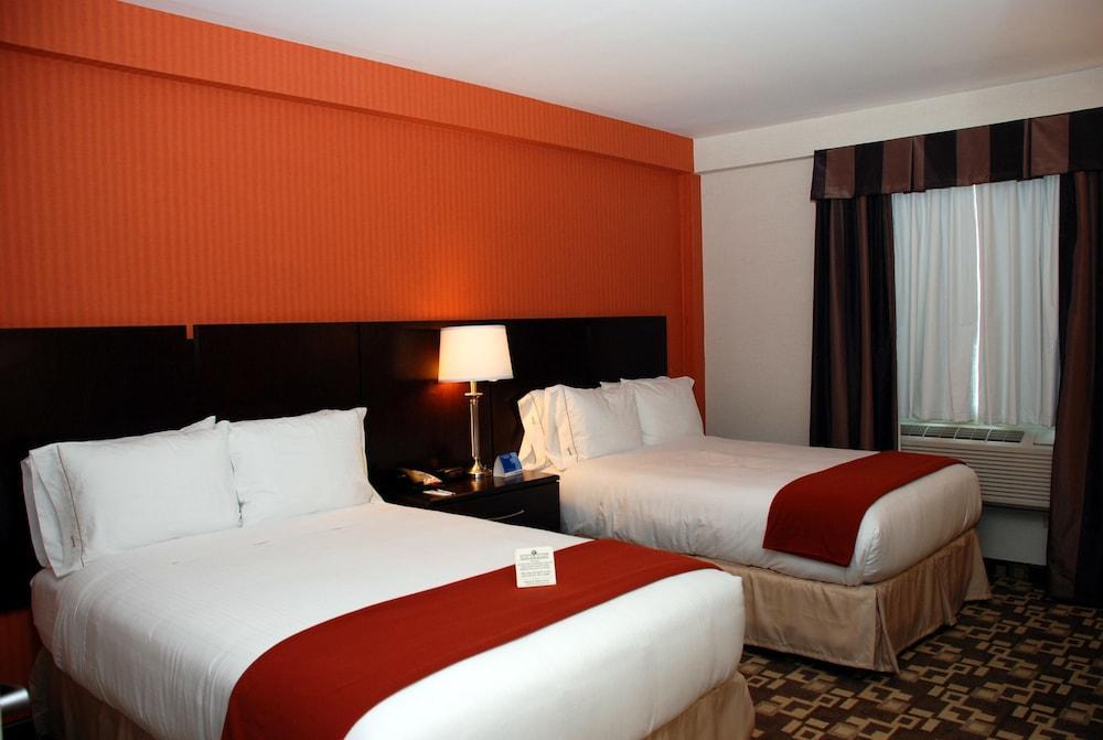 Holiday Express Maspeth By Ihg Hotel