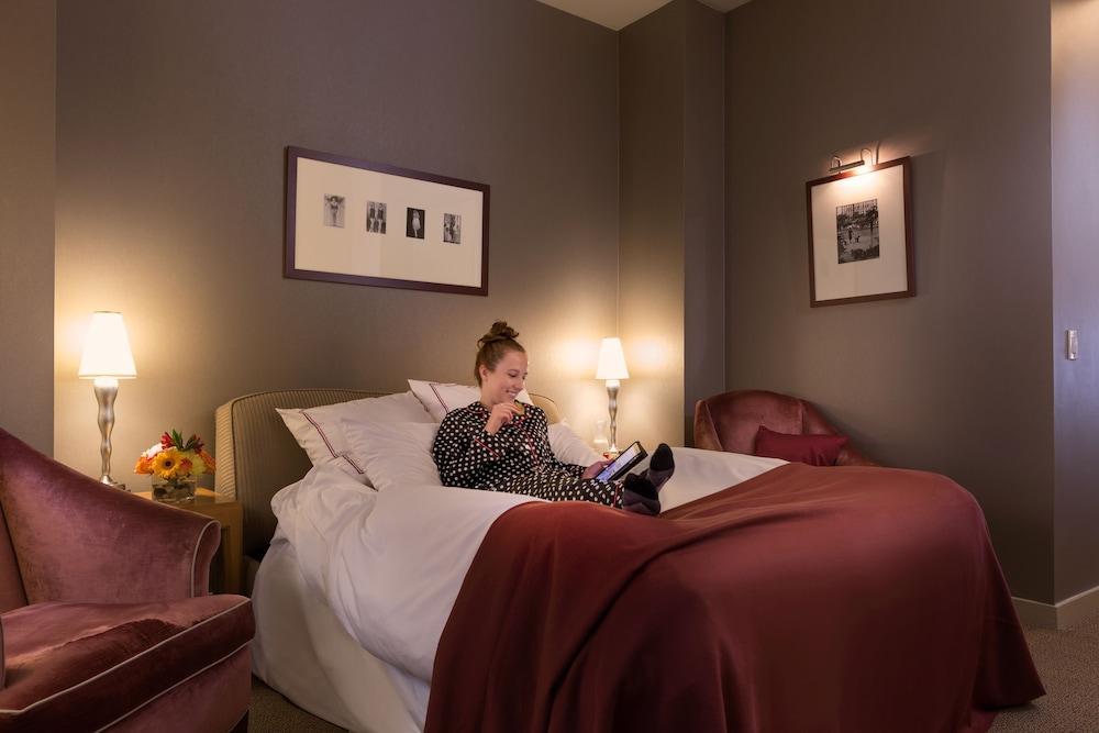 Hotel Giraffe By Library Collection 4*