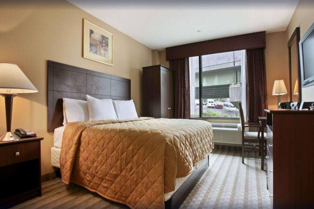 Days Bronx Hotel 2*