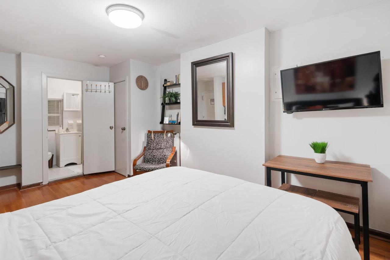 Elevate At Times Square Apartment *