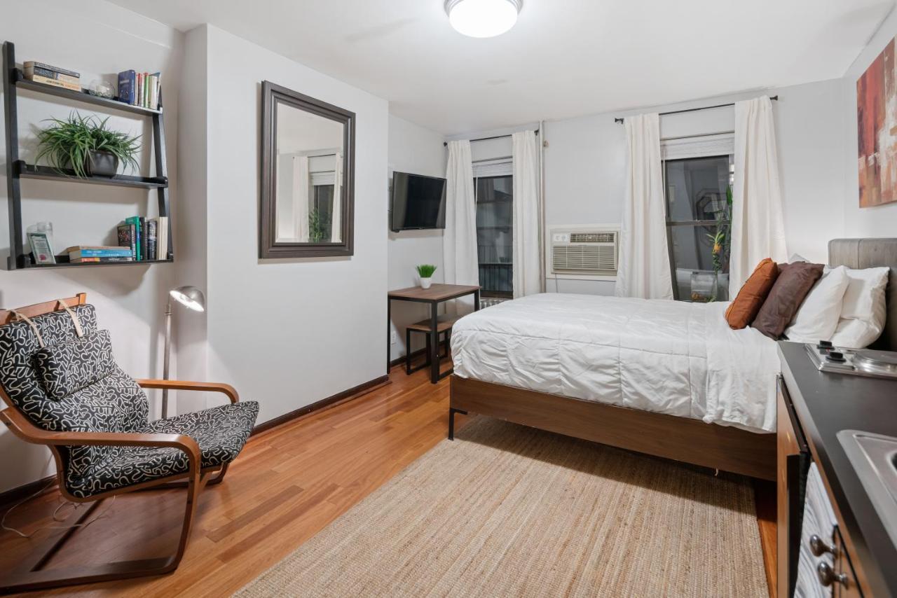 Elevate At Times Square Apartment *