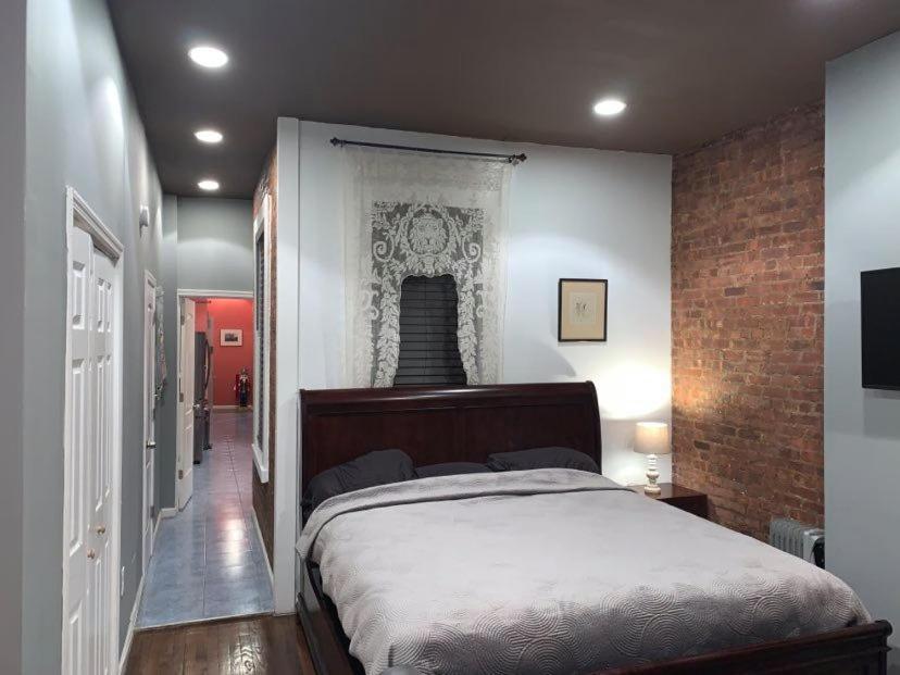 Dom-nyc Hide-a-way