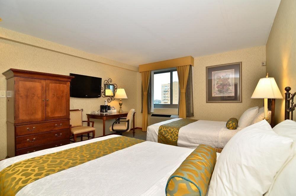 Western Queens Court 3* New York