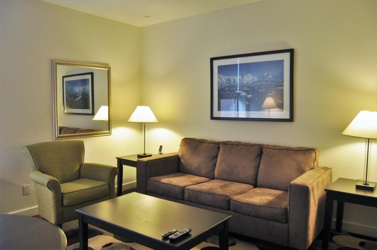 Apartment Oakwood Residence Sixth Avenue New York