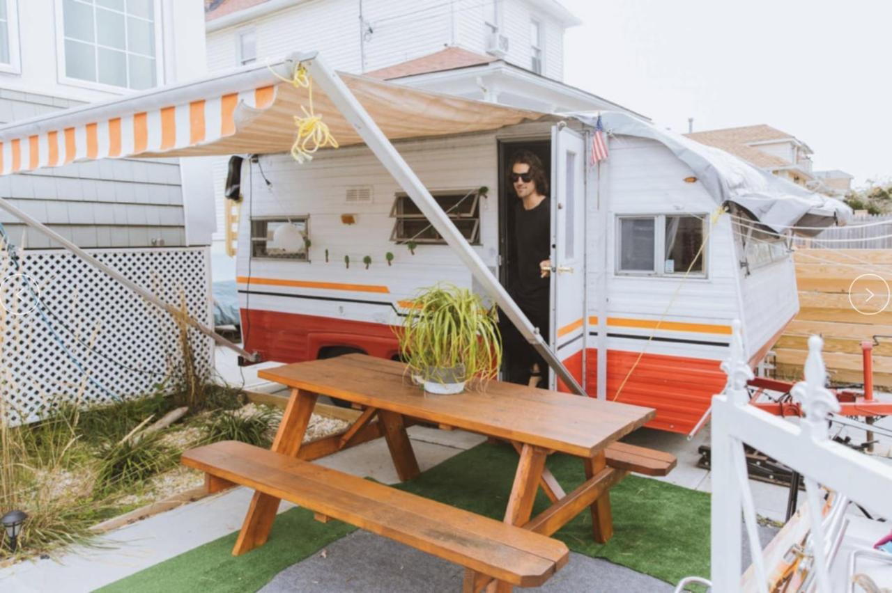 Chalet 80s Surf Camper In Rockaway *