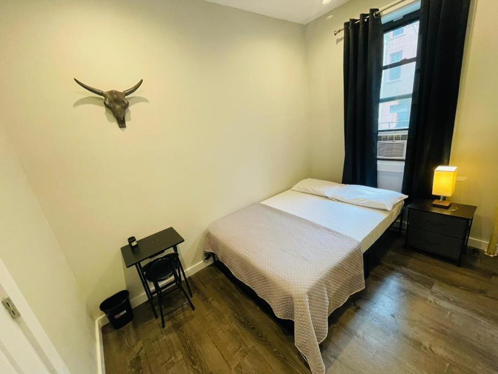 Albergue Private Bedroom In City