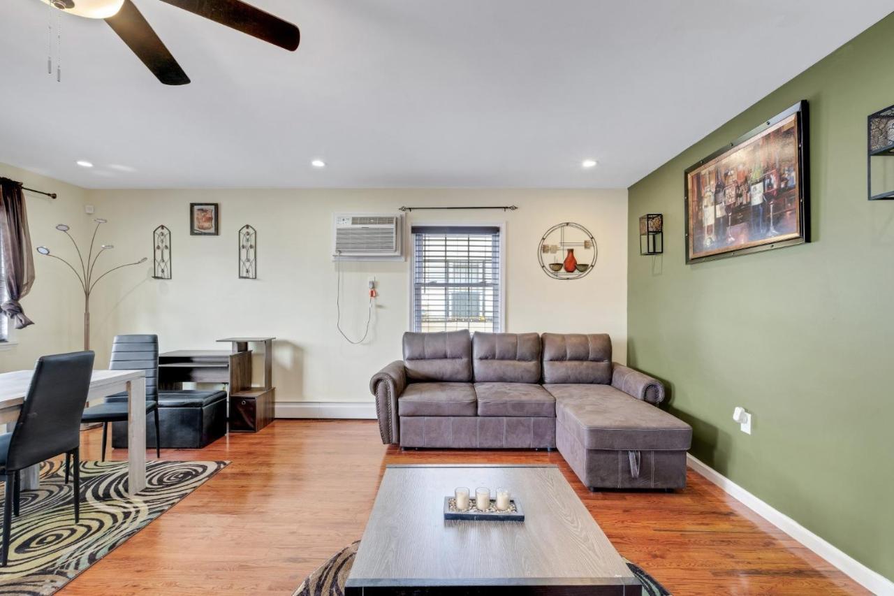 Modern Cozy 3br Just 10 Mins From Jfk! Holiday home New York