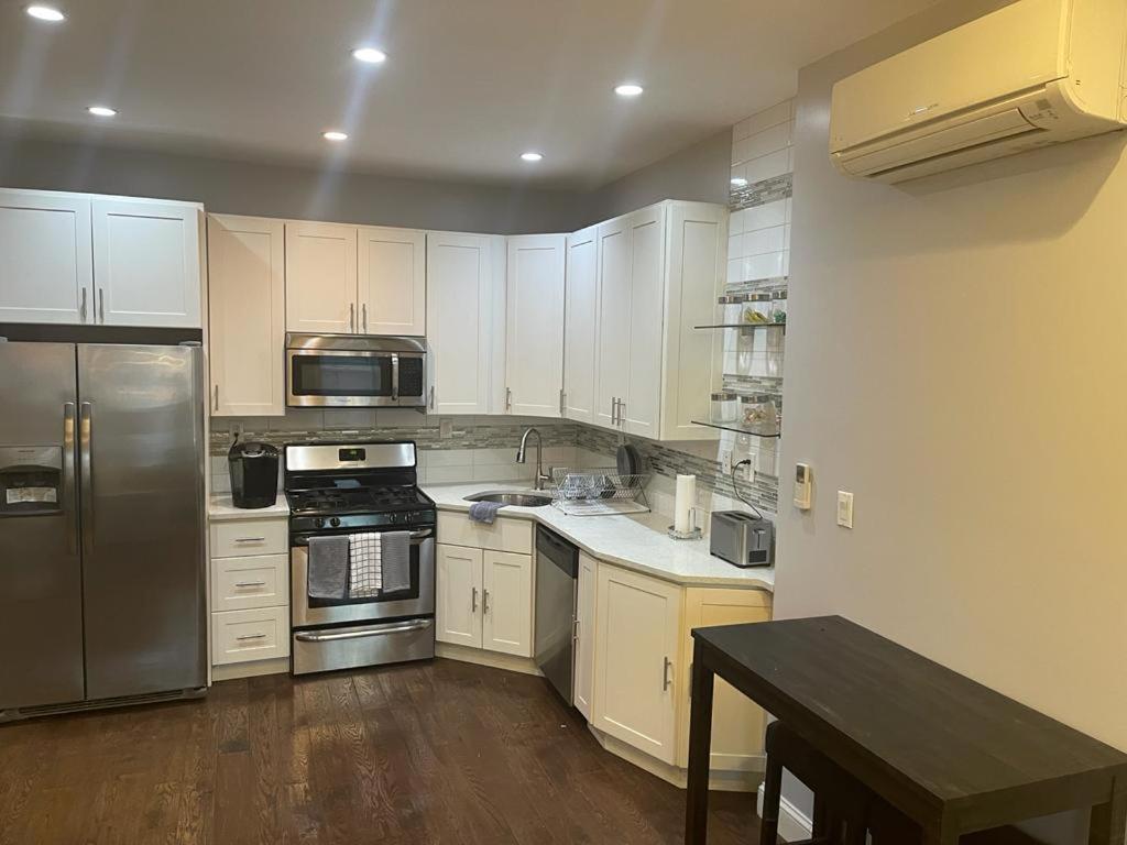 Halsey Manor: Luxurious 2-bedroom *