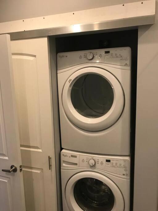 Halsey Manor: Luxurious 2-bedroom Apartment *