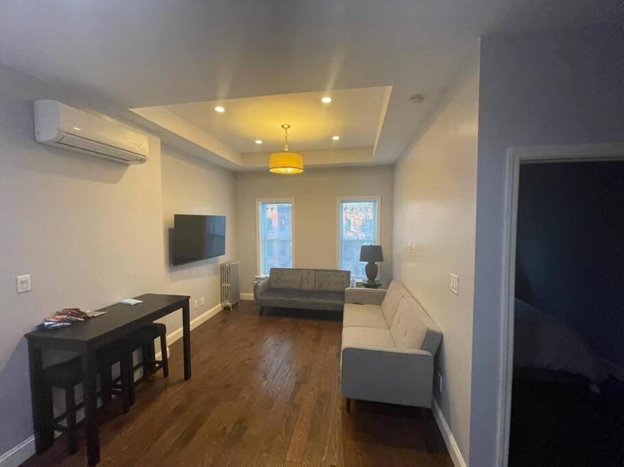 Halsey Manor: Luxurious 2-bedroom Apartment *