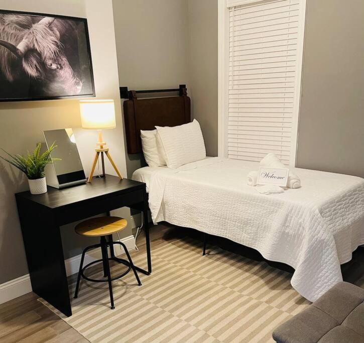 Apartment Luxury 2 Bedroom With Laundry & Close Transport