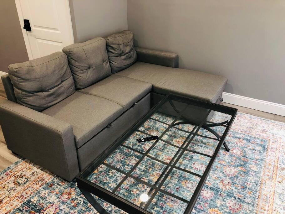 Luxury 2 Bedroom With Laundry & Close Transport New York