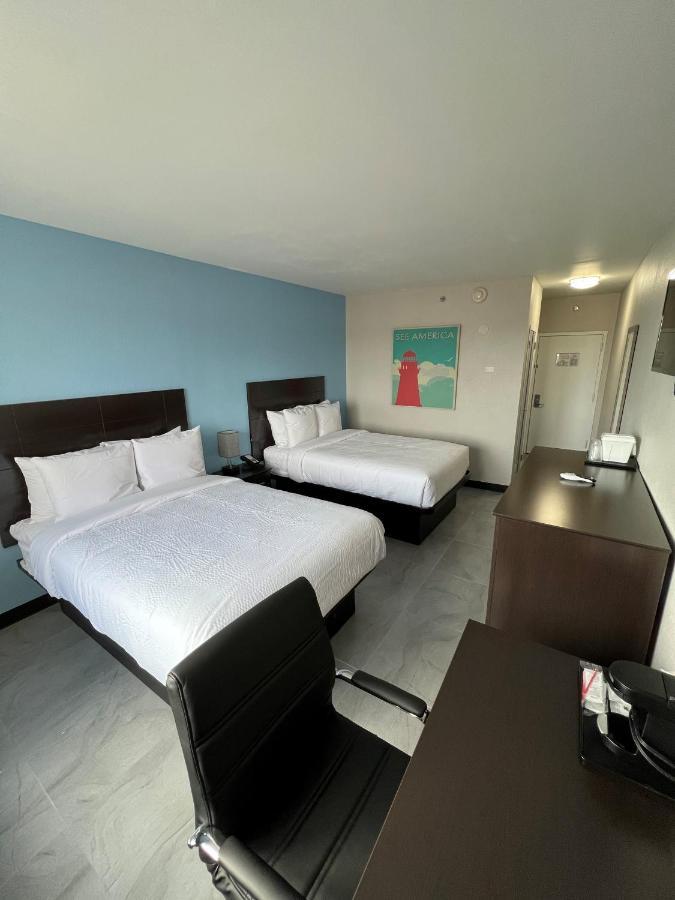 Travelodge By Wyndham Queens Hotel 3*