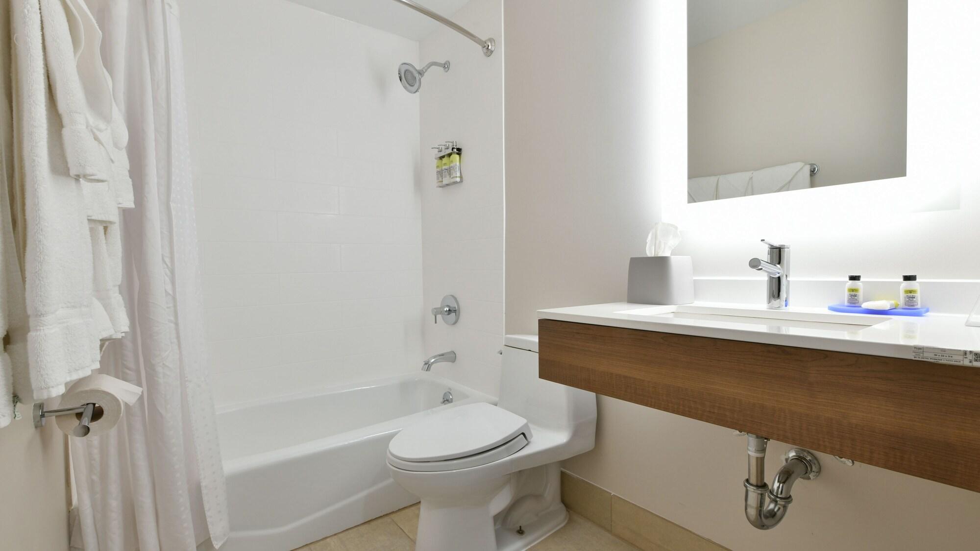 Express Staten Island West Hotel 3*