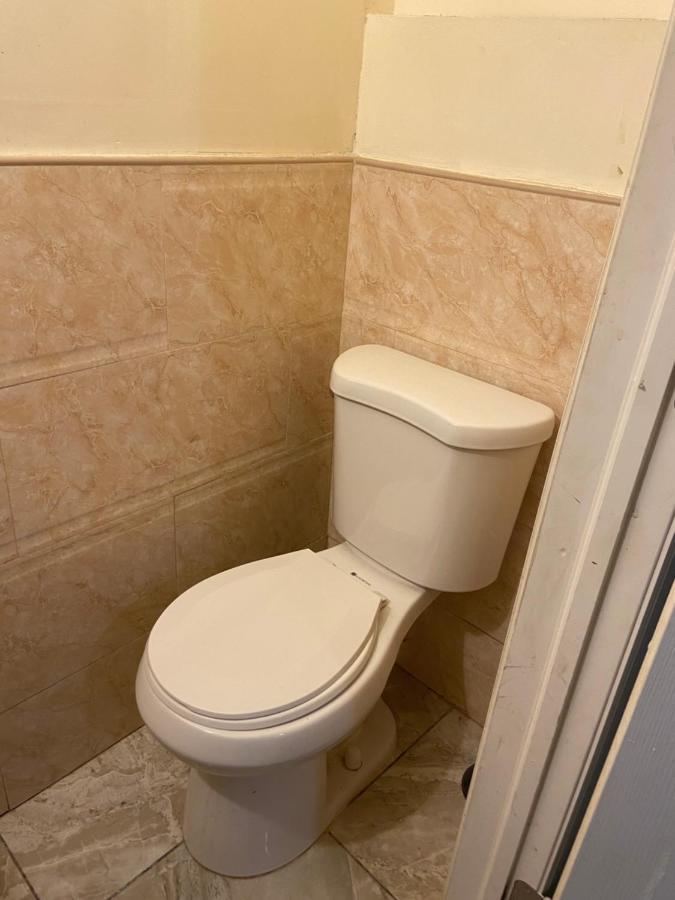 A Pleasant In Queens Guest house *