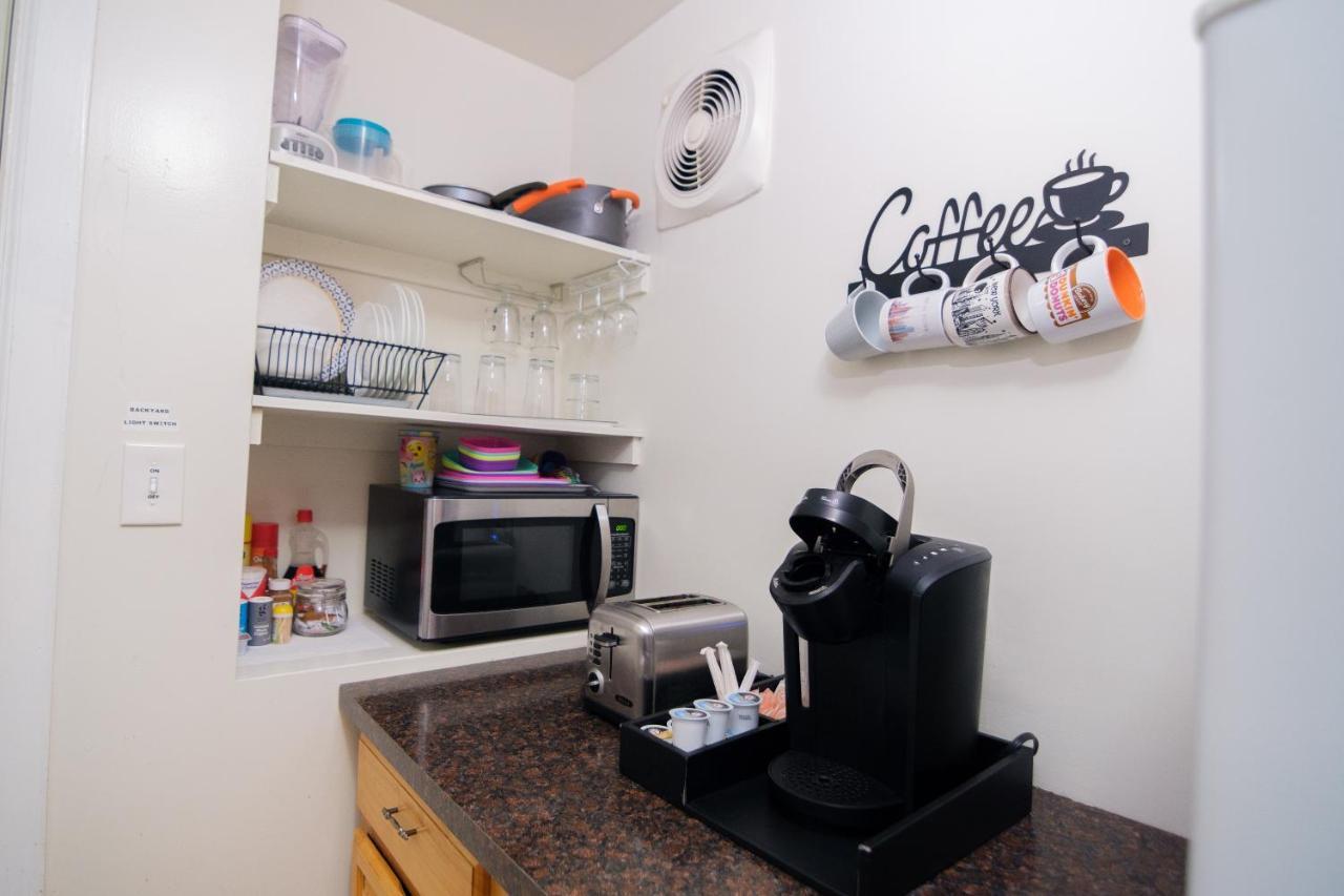 Elegant 2 Bedroom W Modern Amenities Apartment