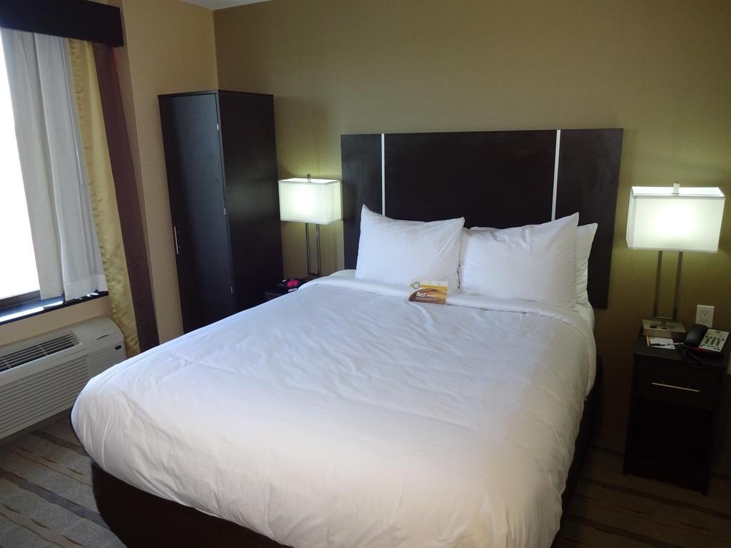 Pitkin Hotel 2*