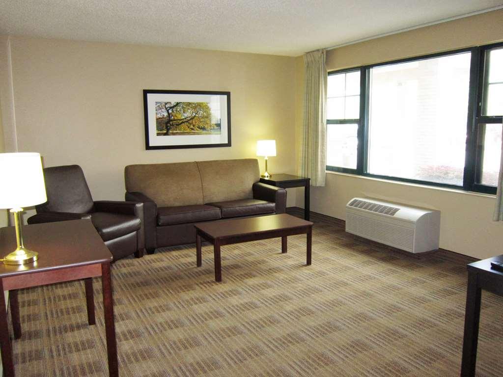 Extended America - - Laguardia Airport 2*