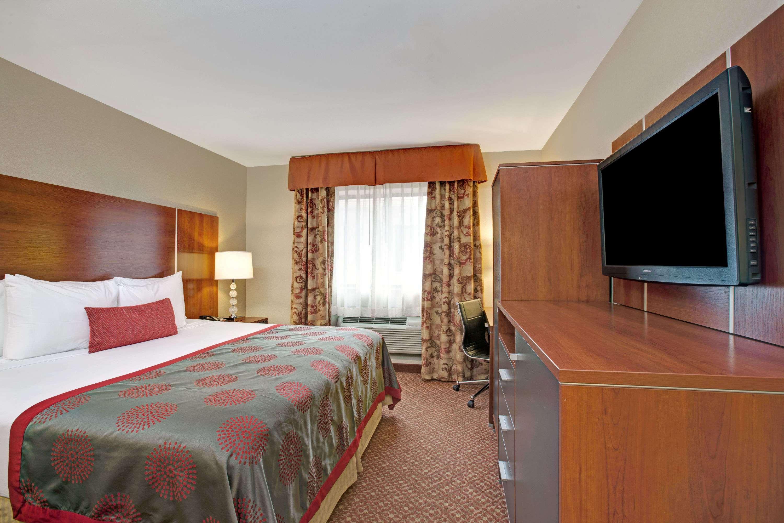 Ramada By Wyndham Staten Island Hotel New York