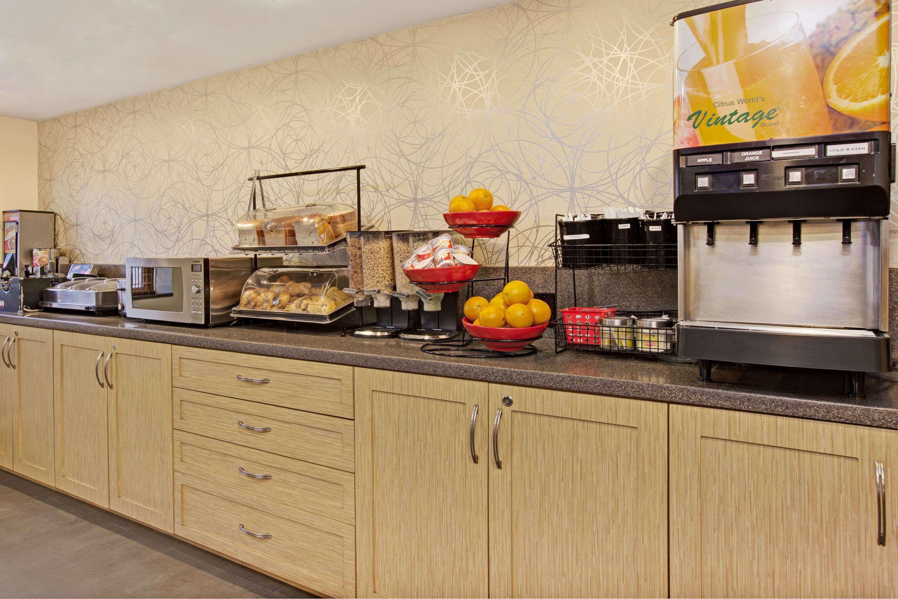 Ramada By Wyndham Staten Island Hotel New York